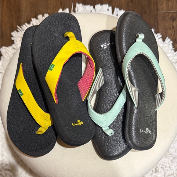 Sanuk Black Flip Flops with Yellow and Mint Straps - Picture 1 of 1